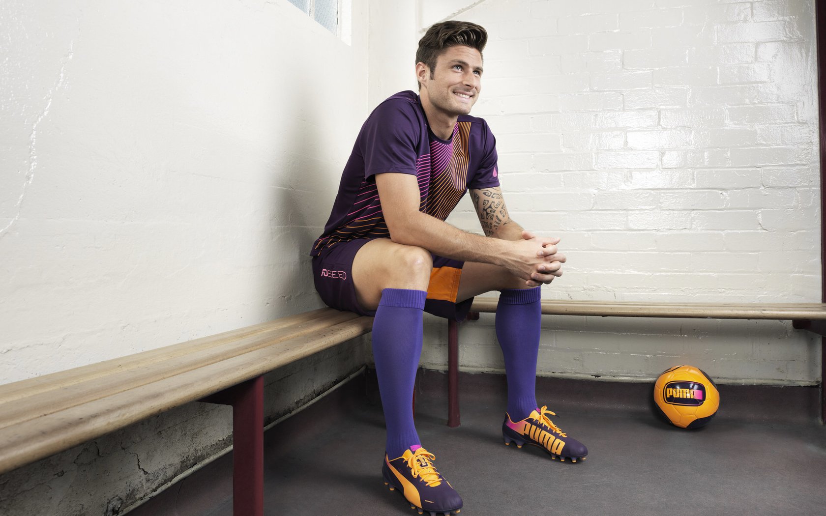 熊猫体育平台-欧冠半决赛之夜，范弗利特一手掌控比赛走势