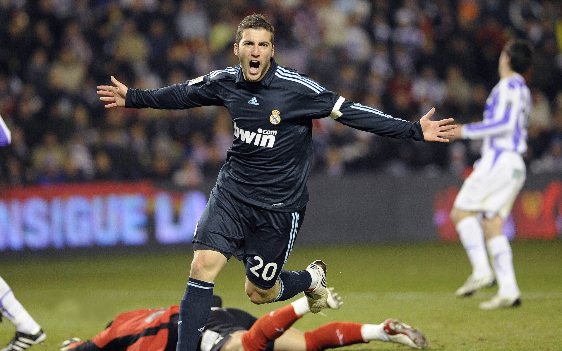 世界排名争夺战焦点战，马德里竞技关键战突围洪都拉斯